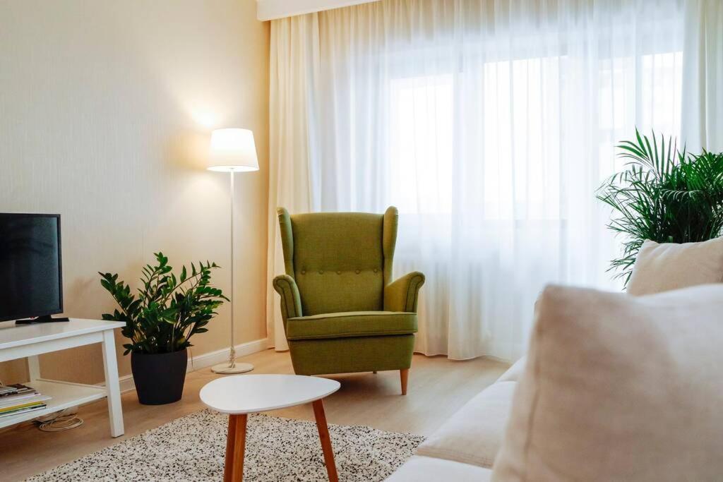 Elegant Vibes Apartment Next To Obor Market Bucarest Esterno foto