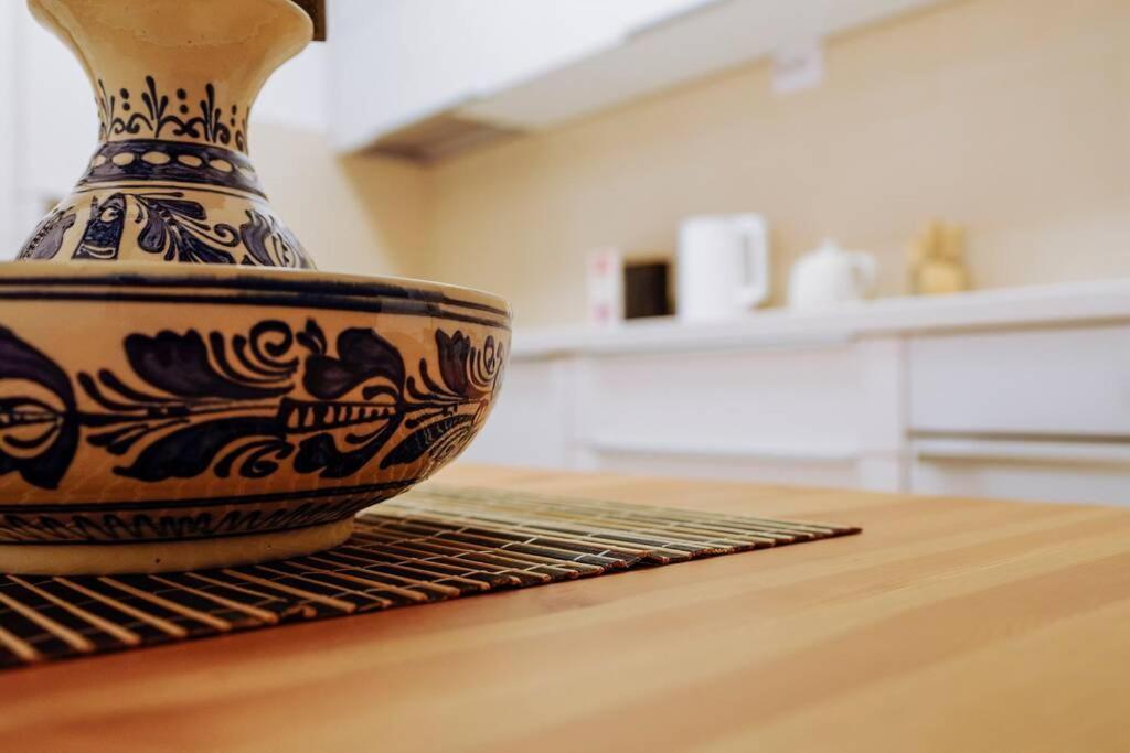 Elegant Vibes Apartment Next To Obor Market Bucarest Esterno foto