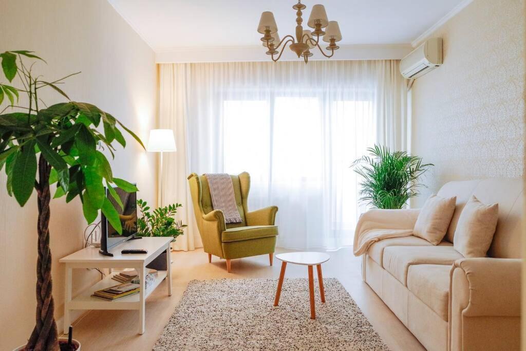 Elegant Vibes Apartment Next To Obor Market Bucarest Esterno foto