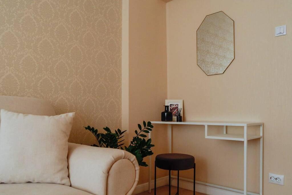 Elegant Vibes Apartment Next To Obor Market Bucarest Esterno foto
